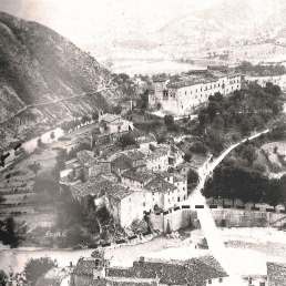 veduta aerea storica di Piobbico e del Castello
