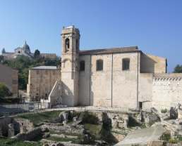 Ancona, San Gregorio Illuminatore già San Bartolomeo prospetto verso l'anfiteatro romano